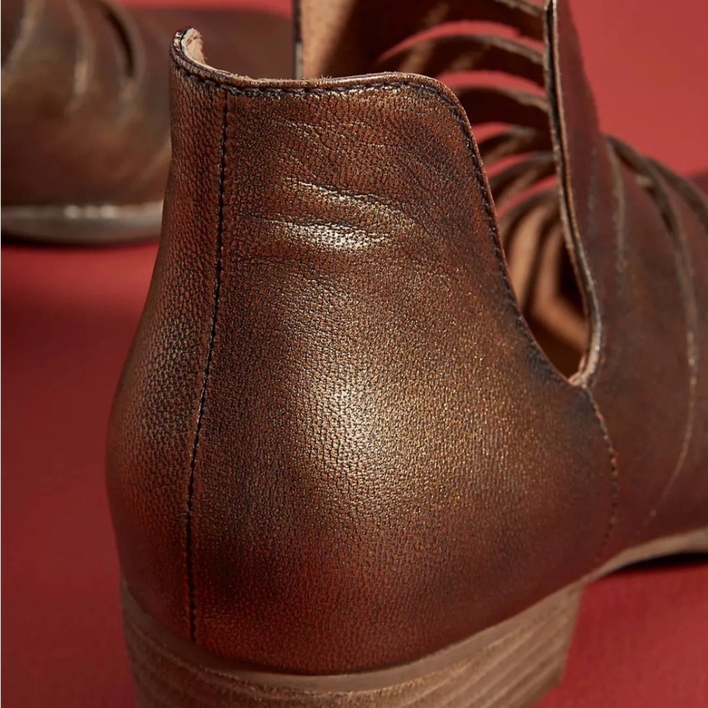 🌸Seychelles Iceburg Cutout Ankle Boots - Picture 3 of 10